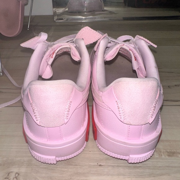 Barely worn like new. Pink Nike forces - Picture 4 of 6